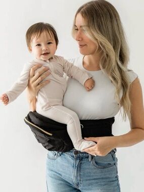 Tushbaby Hip seat infant carrier black belt child weight support assistance
